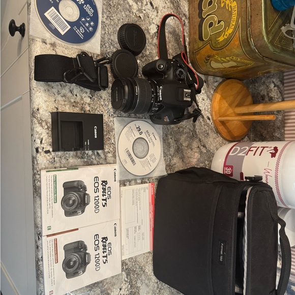 Canon EOS 700D DSLR Camera Bundle